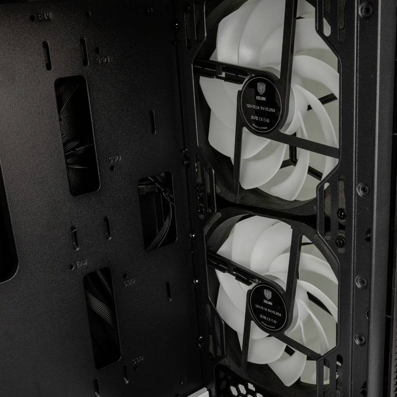 Dva biele ventilátory v počítačovej skrinke, ktoré slúžia na chladenie komponentov. Sú usporiadané vertikálne.