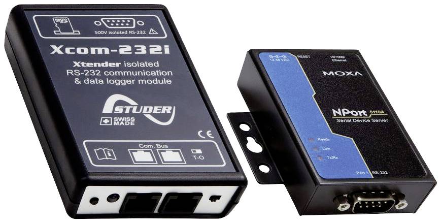 Dva sériové komunikačné zariadenia. Vľavo: Xcom-232i od Studera, vpravo: NPort 5110A od Moxy. Obe majú RS-232 rozhrania.