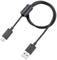 Čiernomý USB kábel s USB-A konektorom na jednom konci a USB-C konektorom na druhom konci.