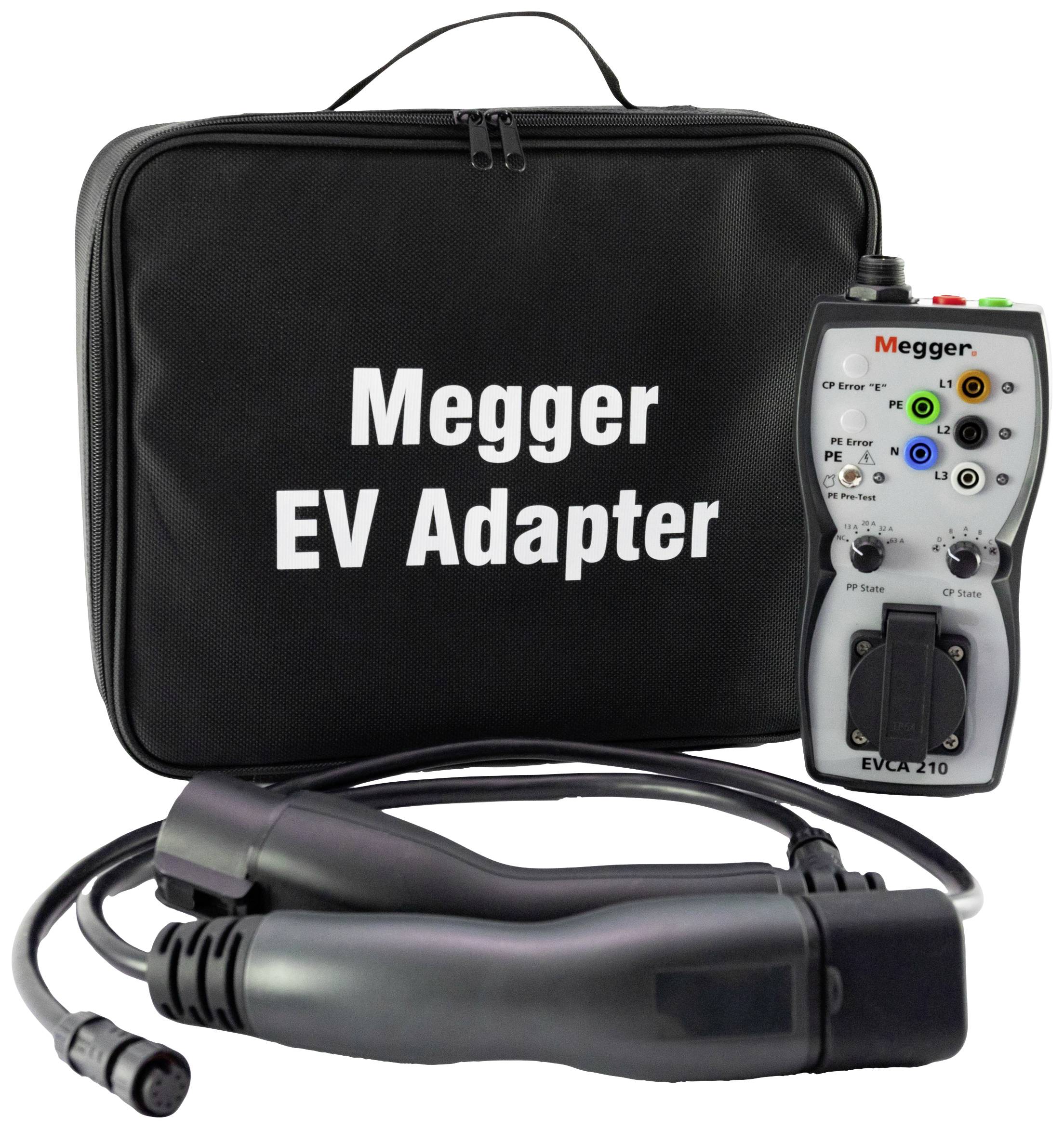 Kufrík 'Megger EV Adapter' s nabíjačkou a káblami pre elektrické vozidlá. Hlavné zariadenie zobrazuje stavové svetlá a rôzne konektory.