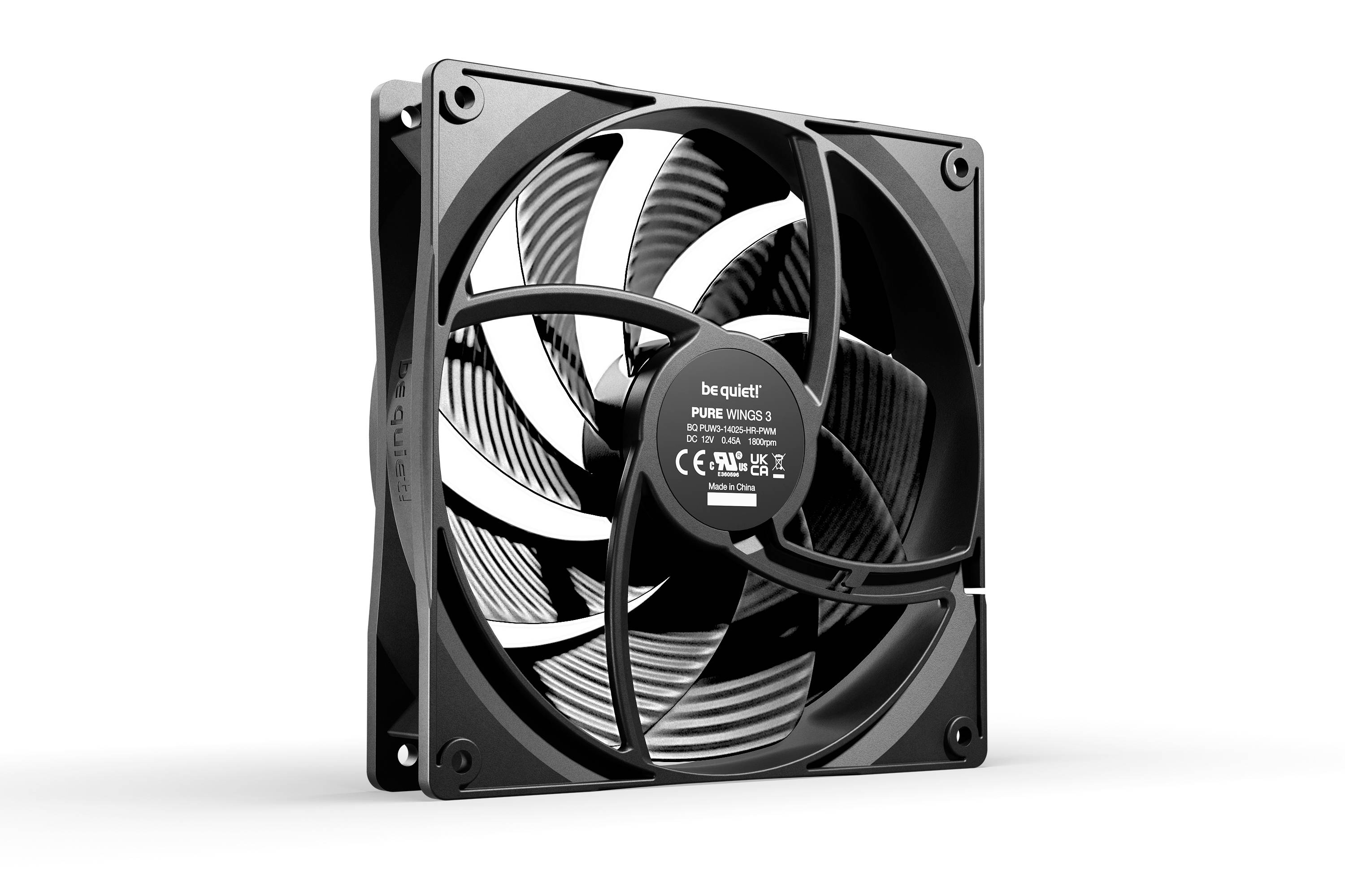 Čierny počítačový ventilátor značky be quiet! s nápisom 'Pure Wings 2'; zobrazuje zakrivené lopatky rotora v obdĺžnikovom ráme.