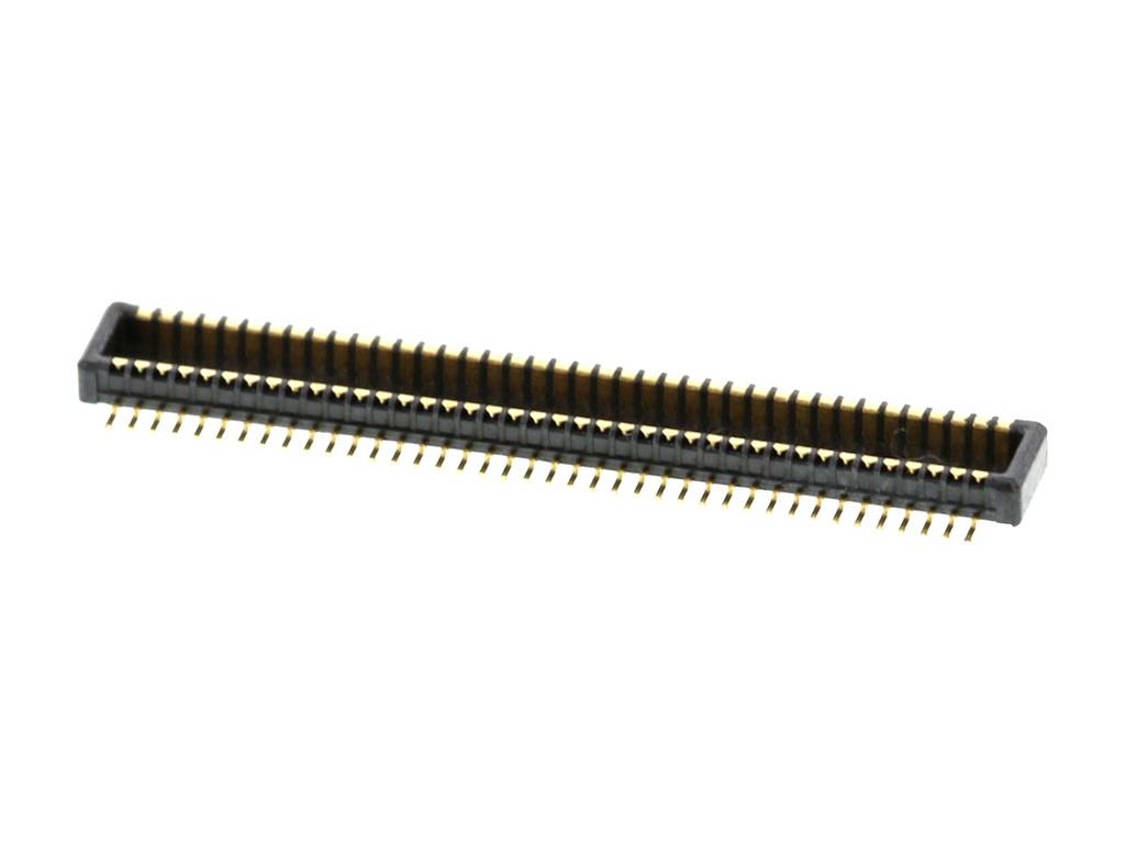 Čierny elektronický konektor so zlatými pinmi, horizontálne orientovaný.