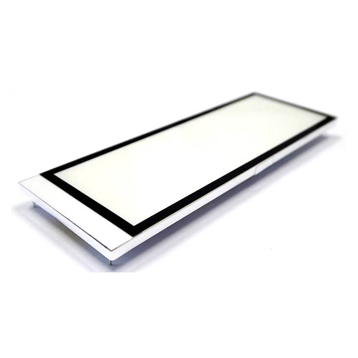 Obdĺžniková LED lampa v modernom dizajne s tenkým bielym rámom. Ideálna do kancelárskych alebo obytných priestorov.
