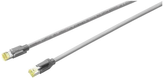 Sivý ethernetový kábel s dvoma RJ-45 konektormi, ktorý sa používa na sieťové prepojenie zariadení.