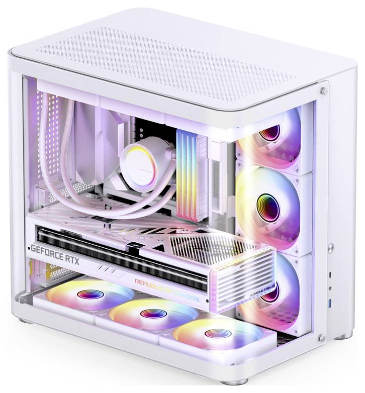 Biely PC veža s priesvitným bočným krytom. Viditeľné RGB podsvietené ventilátory a grafická karta 'GeForce RTX'.