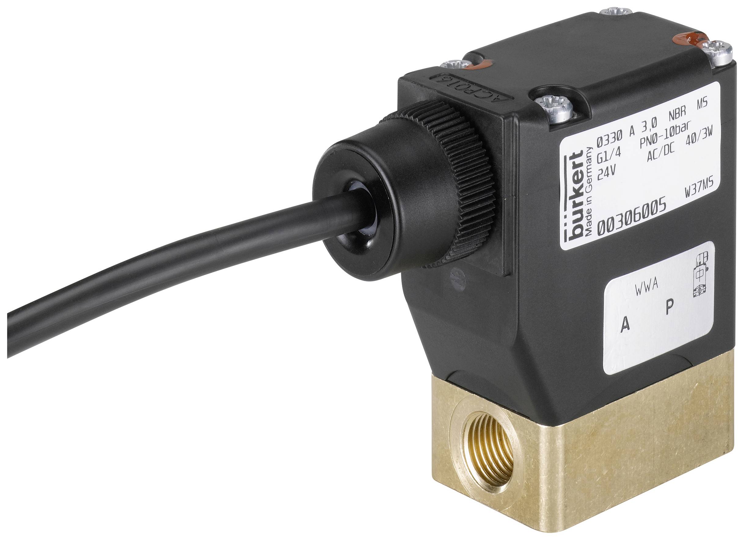 Elektromagnetický ventil od Bürkert s čiernym krytom a mosadzným pripojením. Kábel je pripojený.