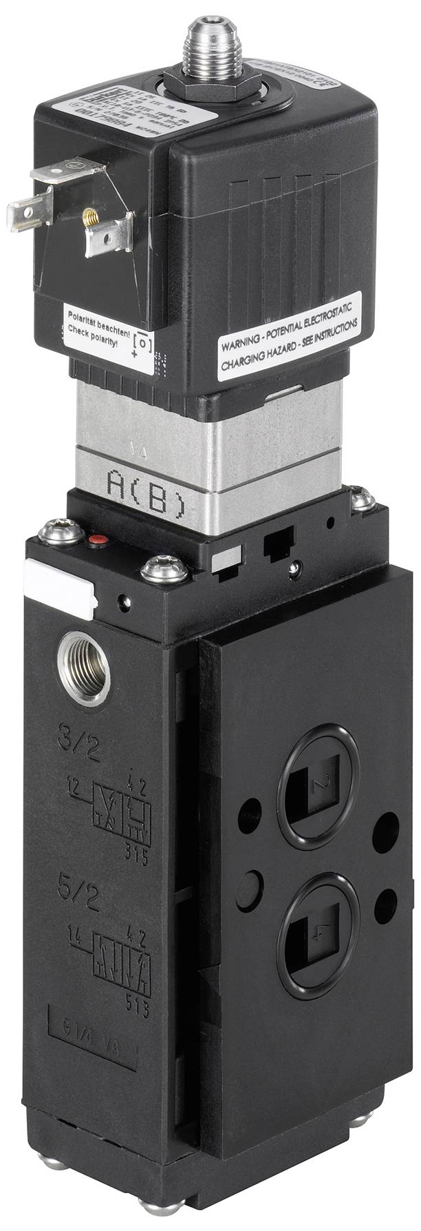Elektromagnetický ventil s elektrickými prípojkami na vrchu, kovovým vinutím a čiernymi časťami púzdra. Používa sa na ovládanie prúdenia vzduchu alebo kvapalín.