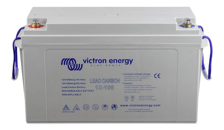 Olovená uhlíková batéria Victron Energy, model 12-100, s modrými rukoväťami. Vhodná pre dobíjateľné napájanie.
