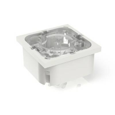 Biely štvorcový plastový adaptér s tvarovaným vnútorným priestorom, pravdepodobne určený pre sanitárne alebo elektroinštalačné použitie.