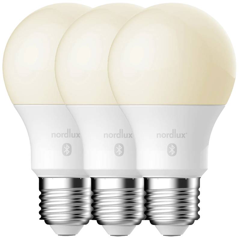 Tri LED žiarovky s päticou E27 pre ovládanie cez Bluetooth, s teplým svetlom, s názvom značky viditeľným na prednej strane.