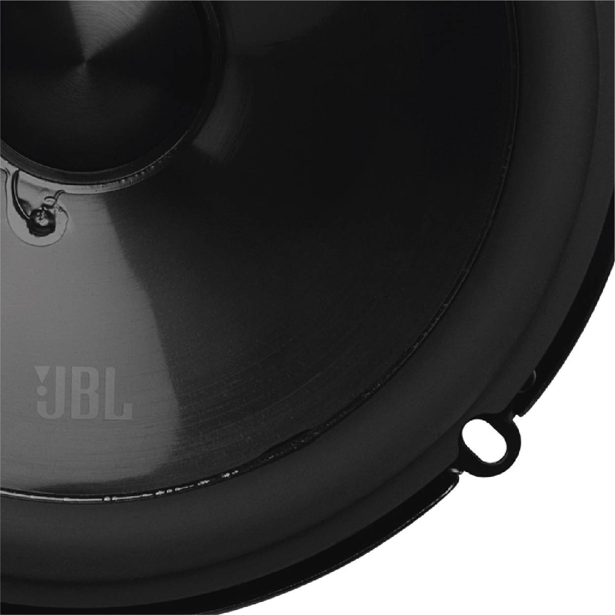 Detailný záber reproduktora so značkou 'JBL'. Reproduktor má lesklý, hladký povrch a jednoduchý, moderný dizajn.