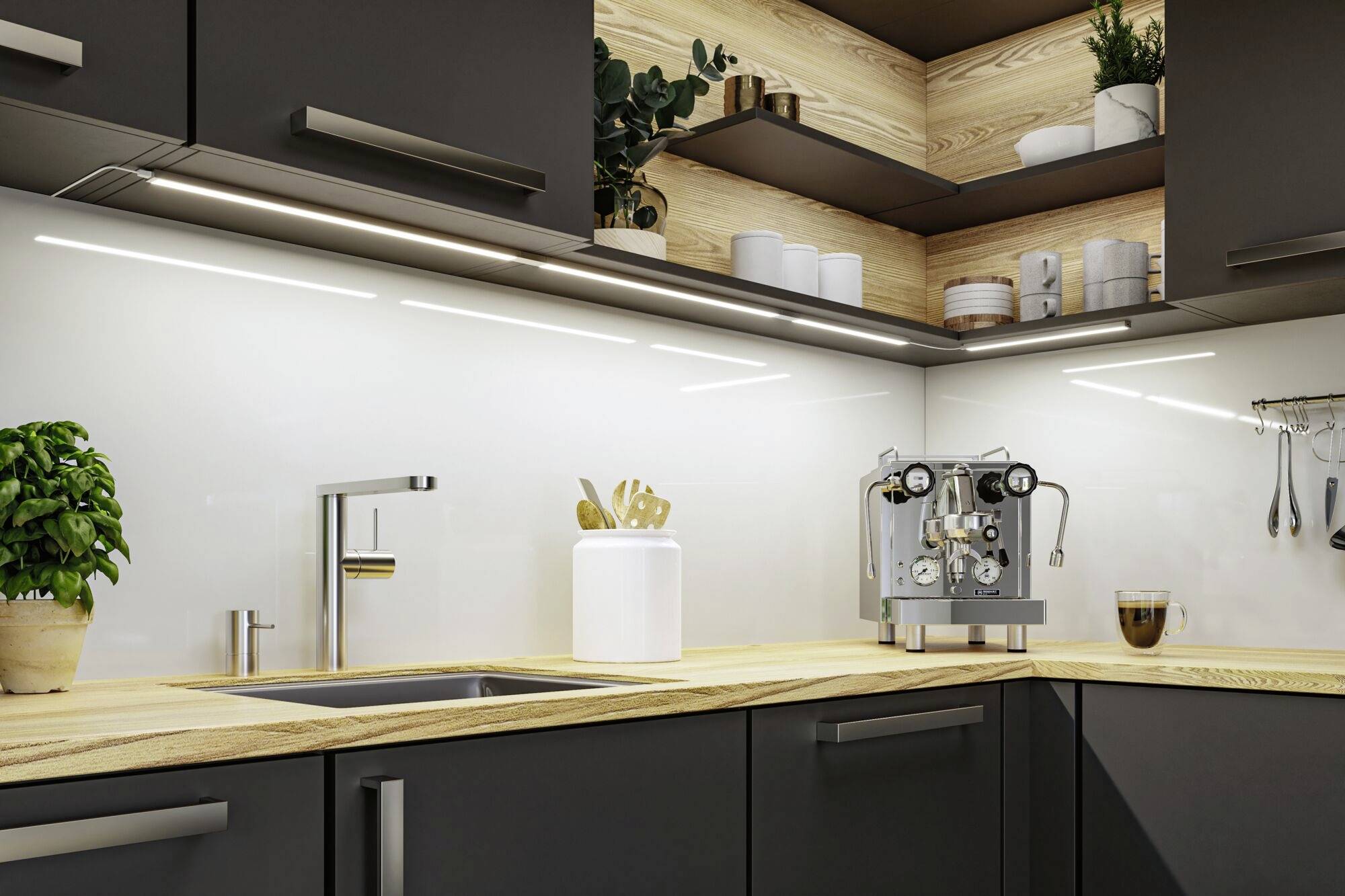 Moderná kuchyňa s tmavými skrinkami, drevenou pracovnou doskou, espresso strojom, rastlinou a domácim barom. Svetlá a elegantná atmosféra.