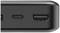 Detailný záber čiernej powerbabanky s tromi konektormi: USB-C, USB-A a Micro-USB. Konektory sú viditeľné na prednej strane.
