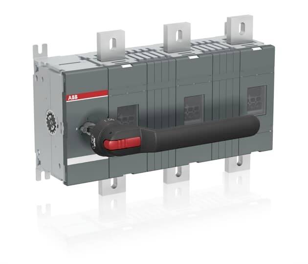 Sivý výkonový spínač s červenou pákou a striebornými prípojkami, na ľavej strane logo známej elektrickej značky.