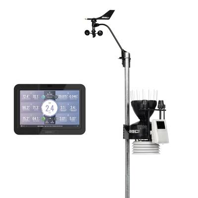 Meteorologická stanica zobrazuje aktuálne meteorologické údaje na displeji. Anemometer je namontovaný na stožiari.
