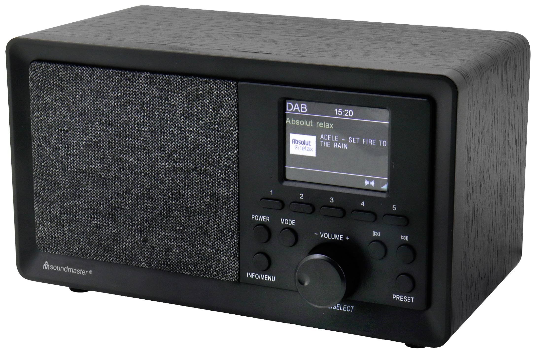 Čierne digitálne rádio s displejom, na ktorom je zobrazený stanica 'Absolute Relax'. Viditeľné sú tlačidlá na ovládanie hlasitosti a módu.
