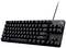 Čierna mechanická klávesnica s káblom. Obsahuje funkčné klávesy, šípové klávesy a numerický blok. Logo značky v pravom hornom rohu.
