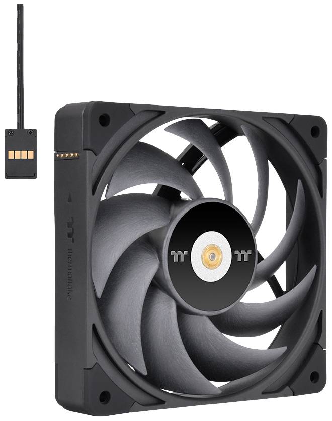 Čierno-sivý počítačový ventilátor so siedmimi listami, obdĺžnikového tvaru. Vpravo hore malý obdĺžnikový adaptér.