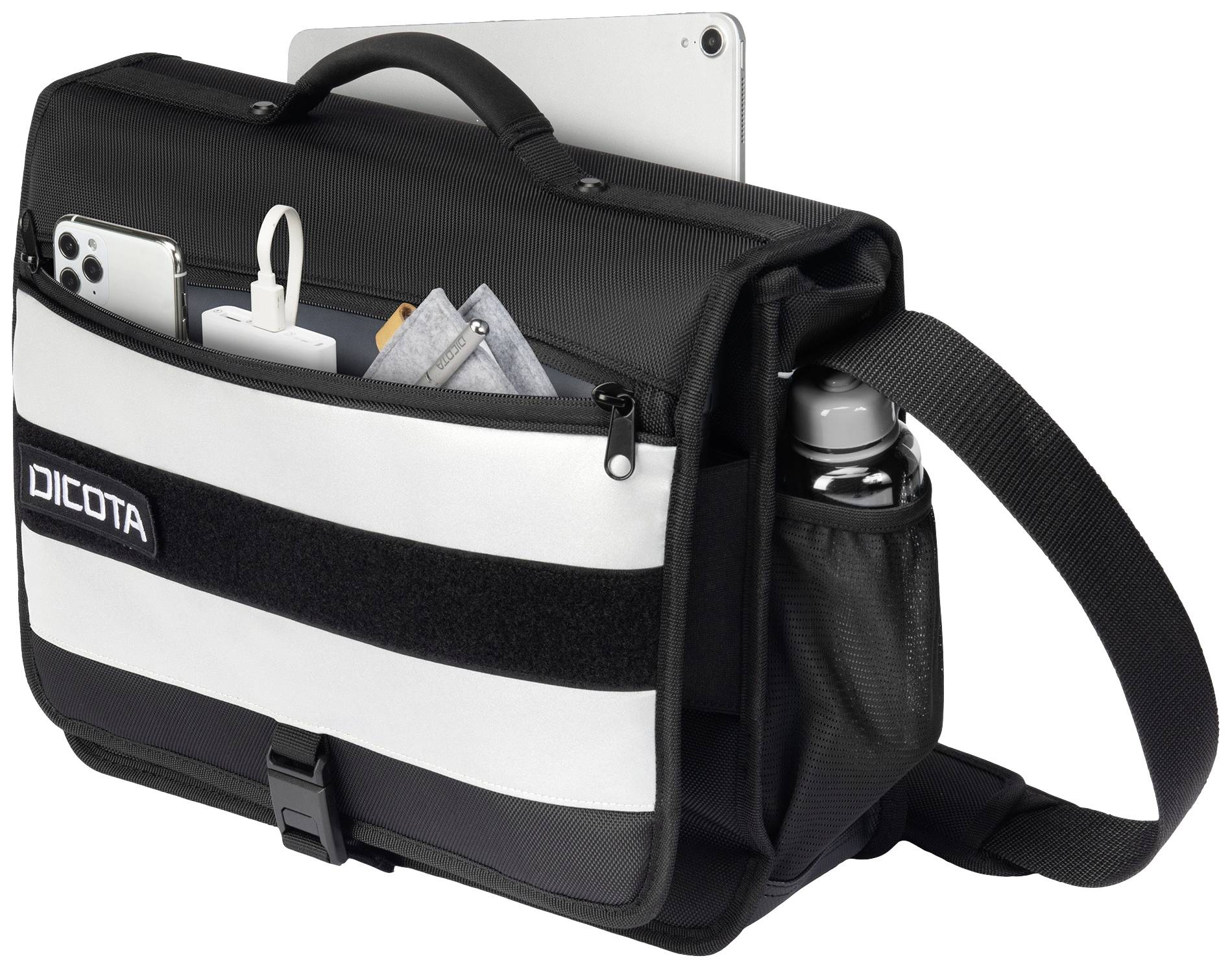 Čierna a biela taška cez rameno so značkovým logom 'Dicota', naplnená smartfónom, tabletom, perami a fľašou na vodu.