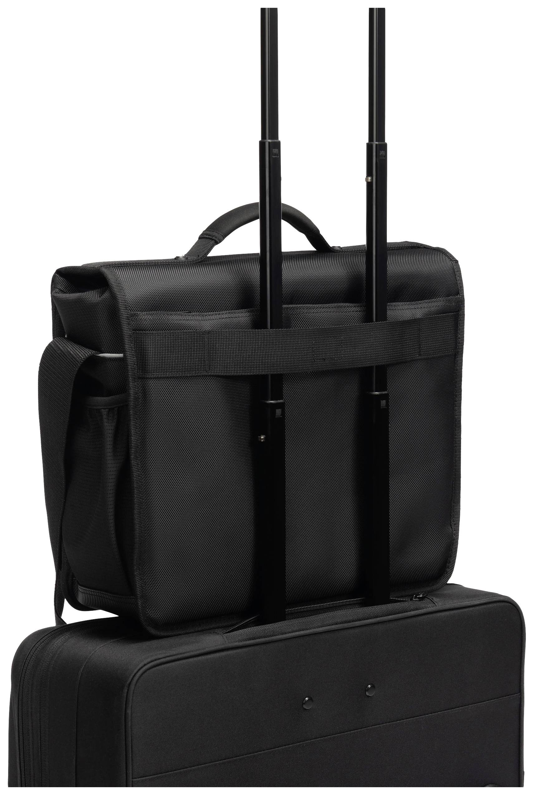 Čierna taška na notebook s popruhom na pripevnenie na rukoväť vozíka, ktorý je prevlečený cez rukoväte čierneho kufra. Taška má hornú rukoväť.