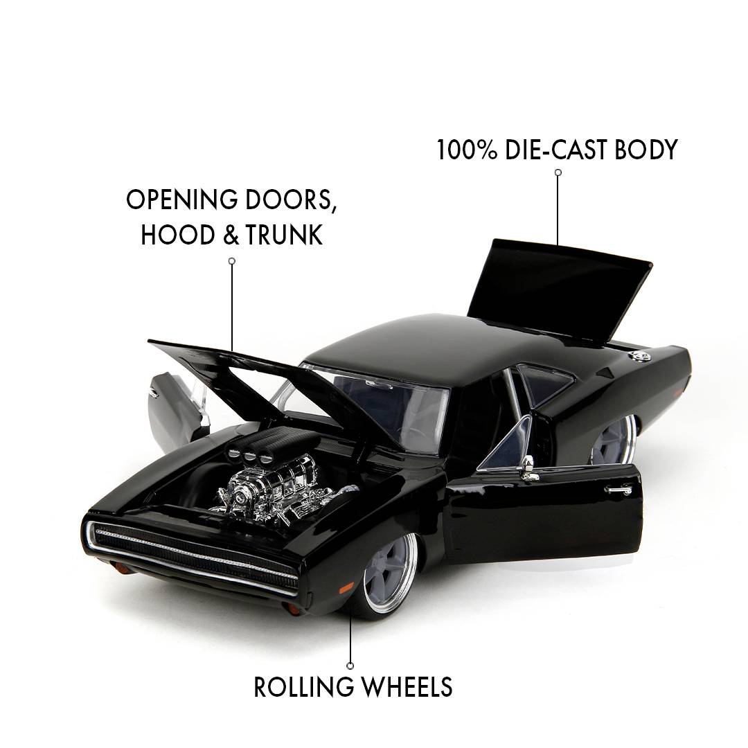 Čierne modelové auto s otvorenou kapotou, dverami a batožinovým priestorom. Text v obrázku: '100% Die-Cast-Body', 'Otáčajúce sa kolesá'.