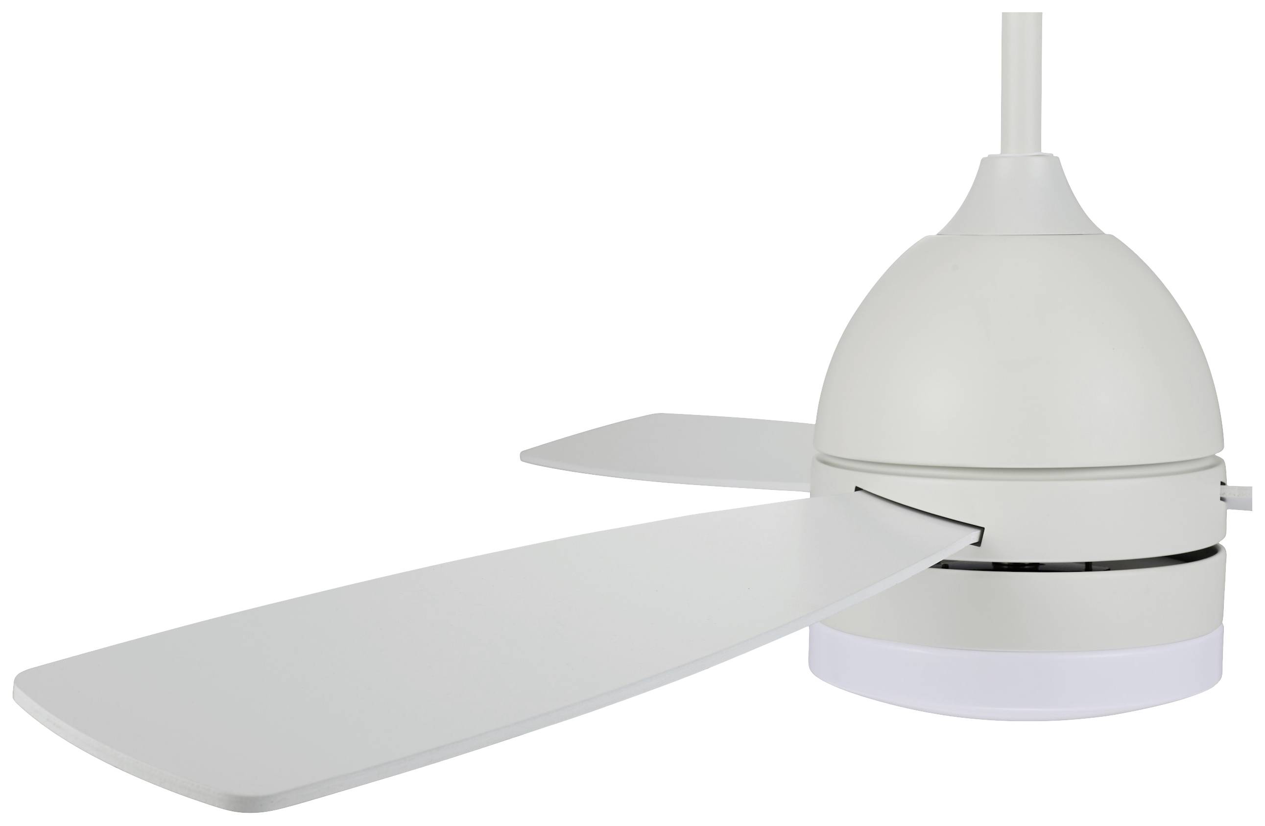 Moderný biely stropný ventilátor s dvoma dlhými, plochými krídlami a zaobľenou, minimalistickou základňou.