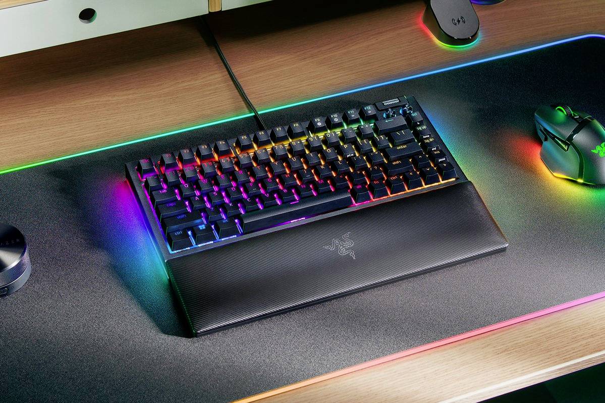 RAZER BlackWidow V4 75perc Intl. US Cablato Tastiera da gioco Inglese, QWERTY Nero Illuminato