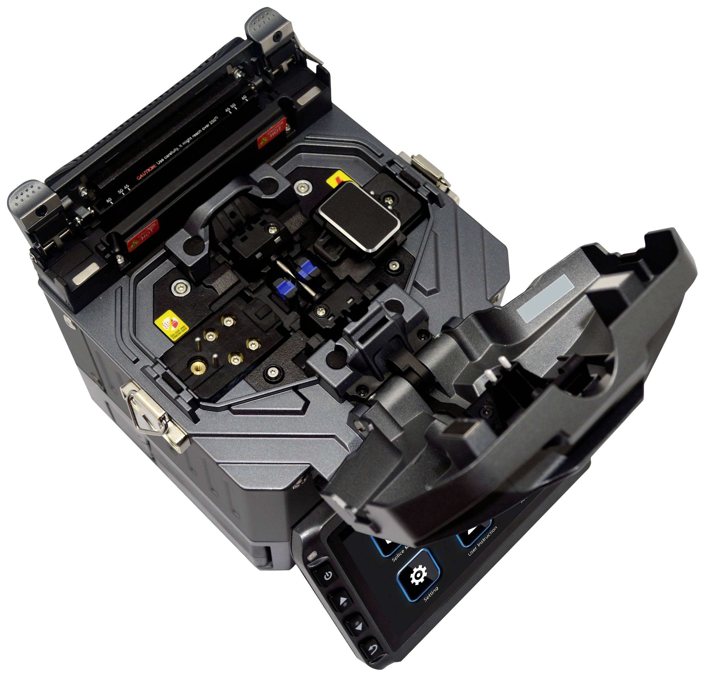 Presný prístroj na spájkovanie optických vlákien s otvoreným ochranným krytom, ktorý odhaľuje internú mechaniku a ovládací panel.