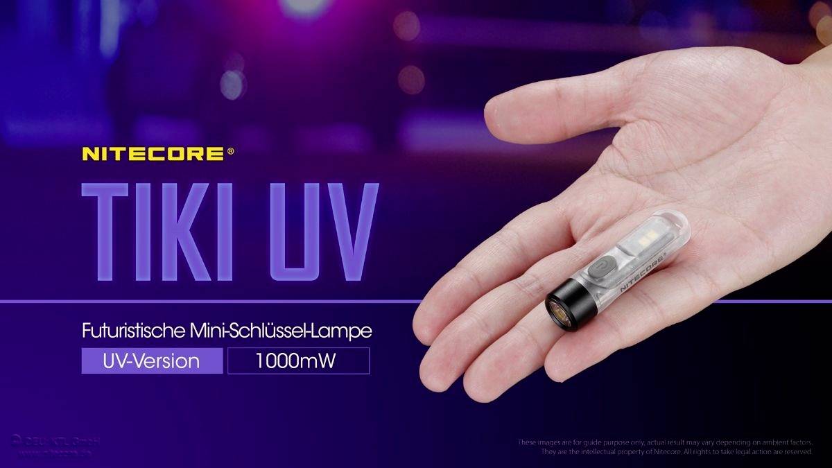 Ruka drží miniatúrnu kľúčenkovú UV lampu Nitecore TIKI. Text: 'Futuristická mini kľúčenková lampa, UV verzia, 1000mW'.