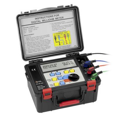 Prenosný digitálny miliohmmeter v tvrdom puzdre, so štyrmi testovacie vodičmi a vekom s pokynmi a schémou testovania so štyrmi svorkami.