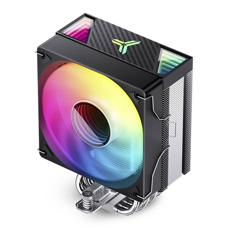 Počítačový chladič CPU s RGB podsvietením ventilátora a kovovými lamelami. V hornej časti logo.