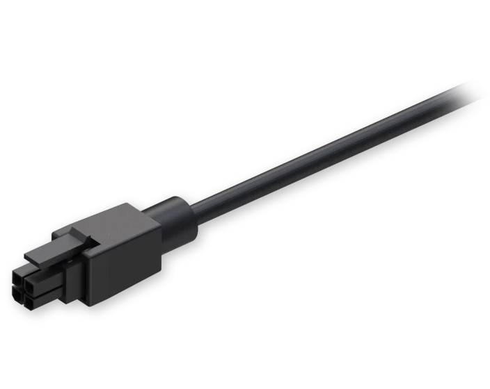 Čiernny štvorvodičový elektrický kábel s obdĺžnikovým konektorom na konci, vhodný pre elektrické pripojenia.