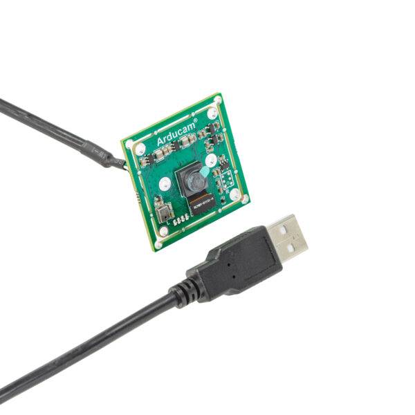 Zelená ArduCam doska s kamerou a pripojeným USB káblom, ktorý sa dá použiť na fotografovanie a videostreaming.