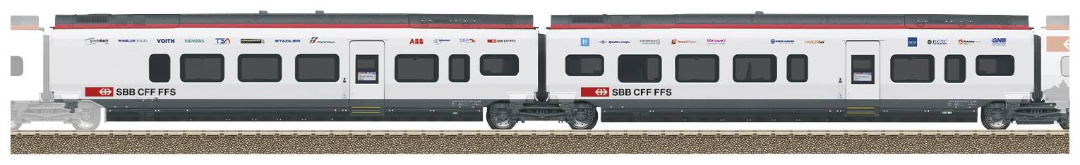 Moderný regionálny vlak SBB jazdí po koľajniciach. Na jeho boku sú viditeľné okná a logo SBB v červenej a bielej farbe.