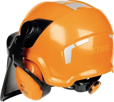 Ochranná helma v žiarivej oranžovej farbe s integrovanou ochranou sluchu a ochranným štítom.