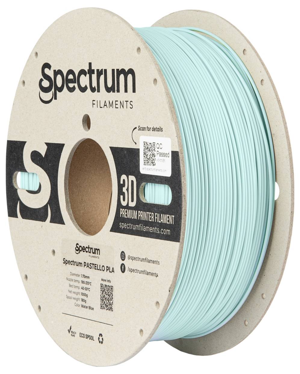 Cievka s 3D tlačiarenským filamentom v pastelovo modrej farbe od Spectrum Filaments, s etiketami pre QR kód a produktové informácie.