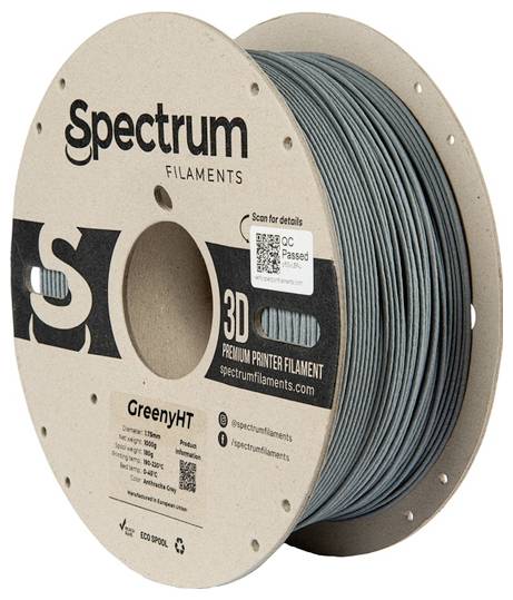 Špulka so sivým 3D tlačiarenským filamentom značky Spectrum. Etiketa zobrazuje značku, typ produktu 'GreenyHT', špecifikácie, QR kód a 'Kontrola kvality vykonaná'.