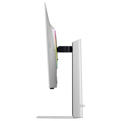 Moderný počítačový monitor z bočného pohľadu ukazuje štíhly, minimalistický dizajn s úzkym stojanom.