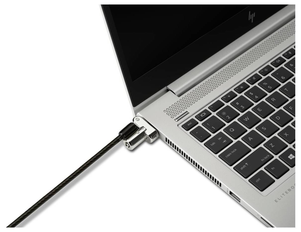 Strieborný laptop so zabezpečovacím zámkom pripevneným na ľavej strane, ktorý je upevnený káblom.