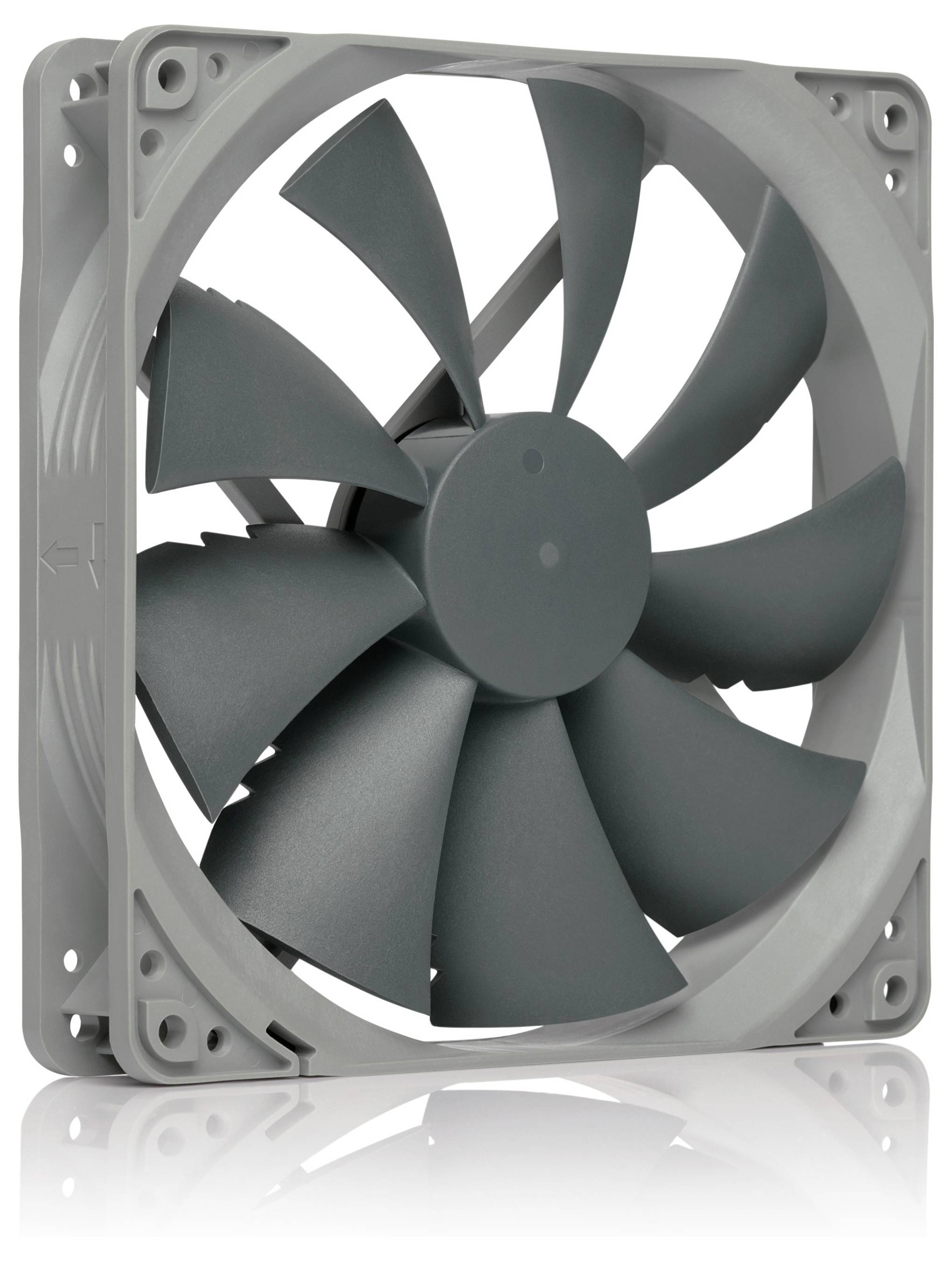 Sivý počítačový ventilátor s deviatimi listami, namontovaný v štvorcovom ráme, smeruje jeden smer prúdenia vzduchu.