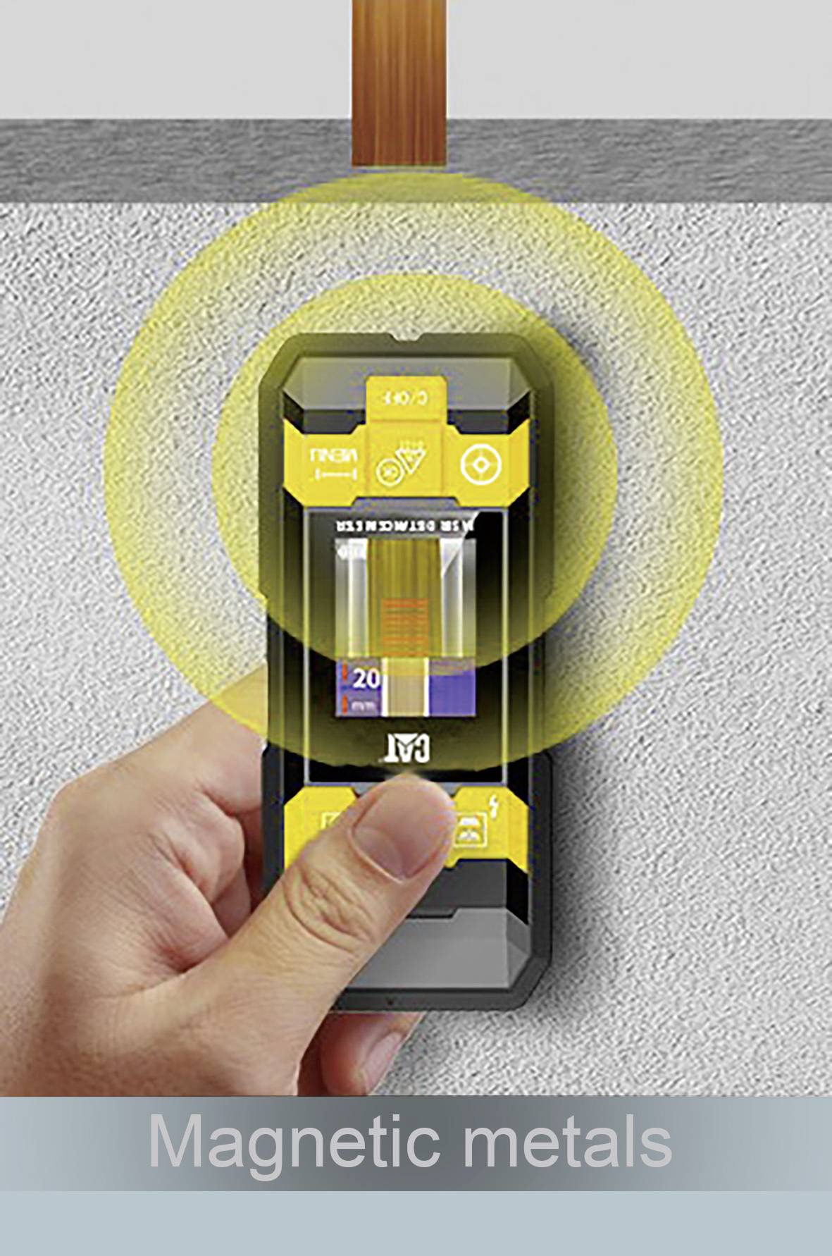 Ruka drží elektronické zariadenie pri stene, ktoré rozpoznáva magnetické kovy. Na displeji sú zobrazené ikony a namerané hodnoty.