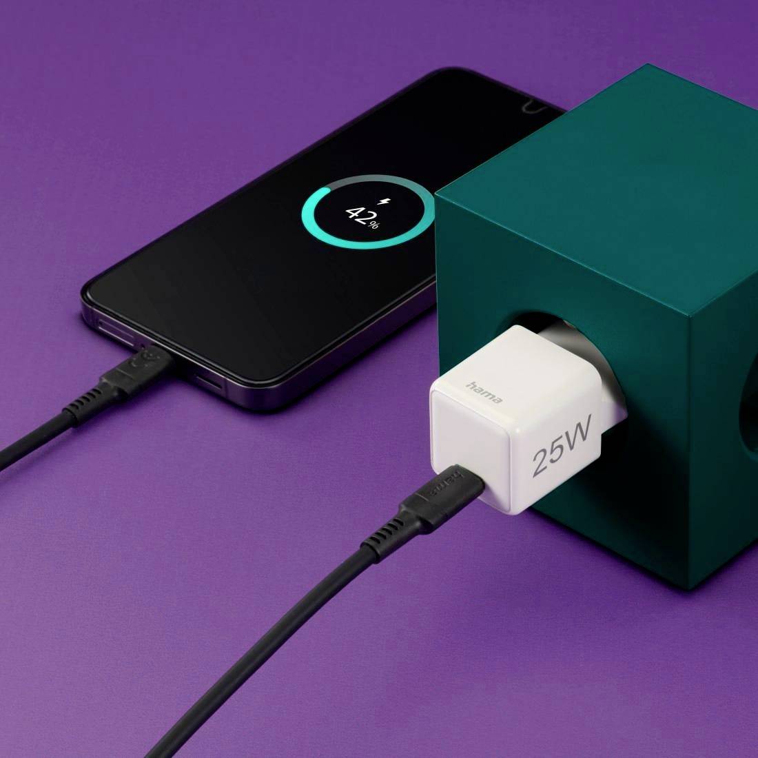 Smartfón sa nabíja 25W nabíjačkou. Displej zobrazuje 42% stavu batérie.