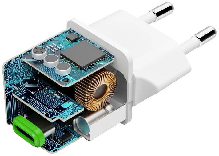 Otvorený sieťový adaptér vnútri odhaľuje technológiu s doskami plošných spojov a elektronickými komponentmi, ktoré regulujú tok elektrického prúdu.