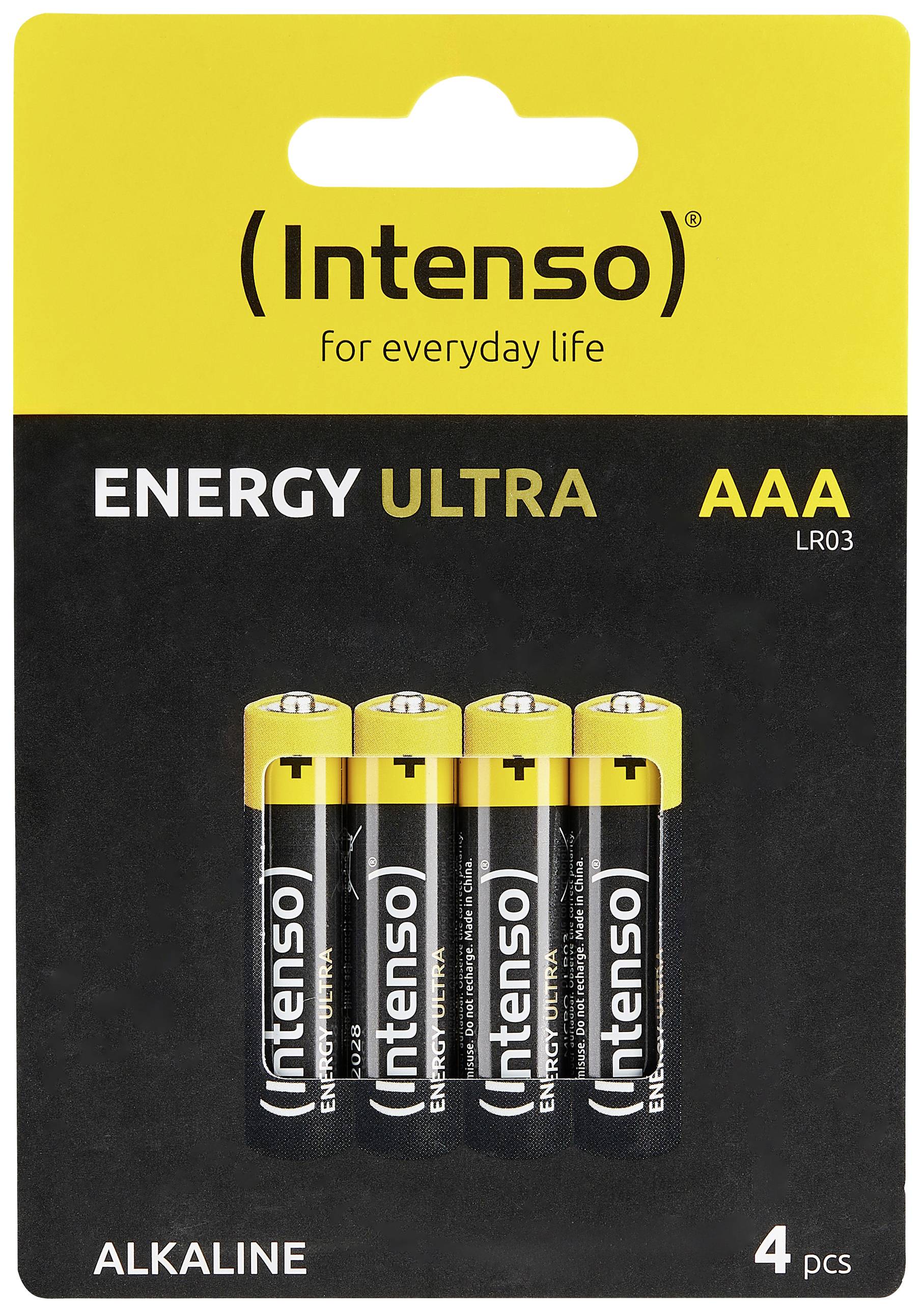 Štyri AAA alkalické batérie značky Intenso na čiernom pozadí so žltým obalom. Text: 'Energy Ultra'.