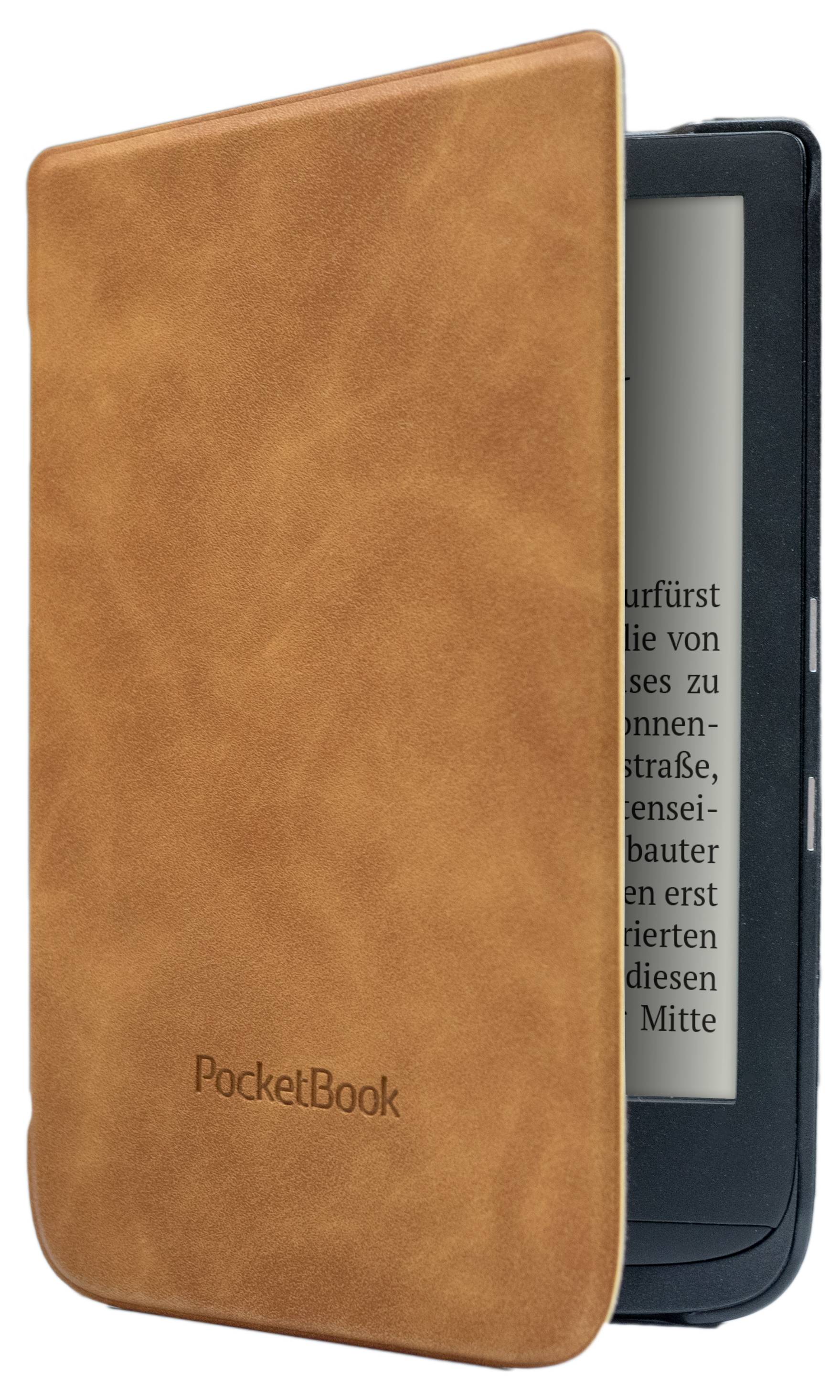 Elektronická čítačka kníh v puzdre pripomínajúcom kožu od značky PocketBook, čiastočne otvorená, zobrazuje úryvok textu na displeji.
