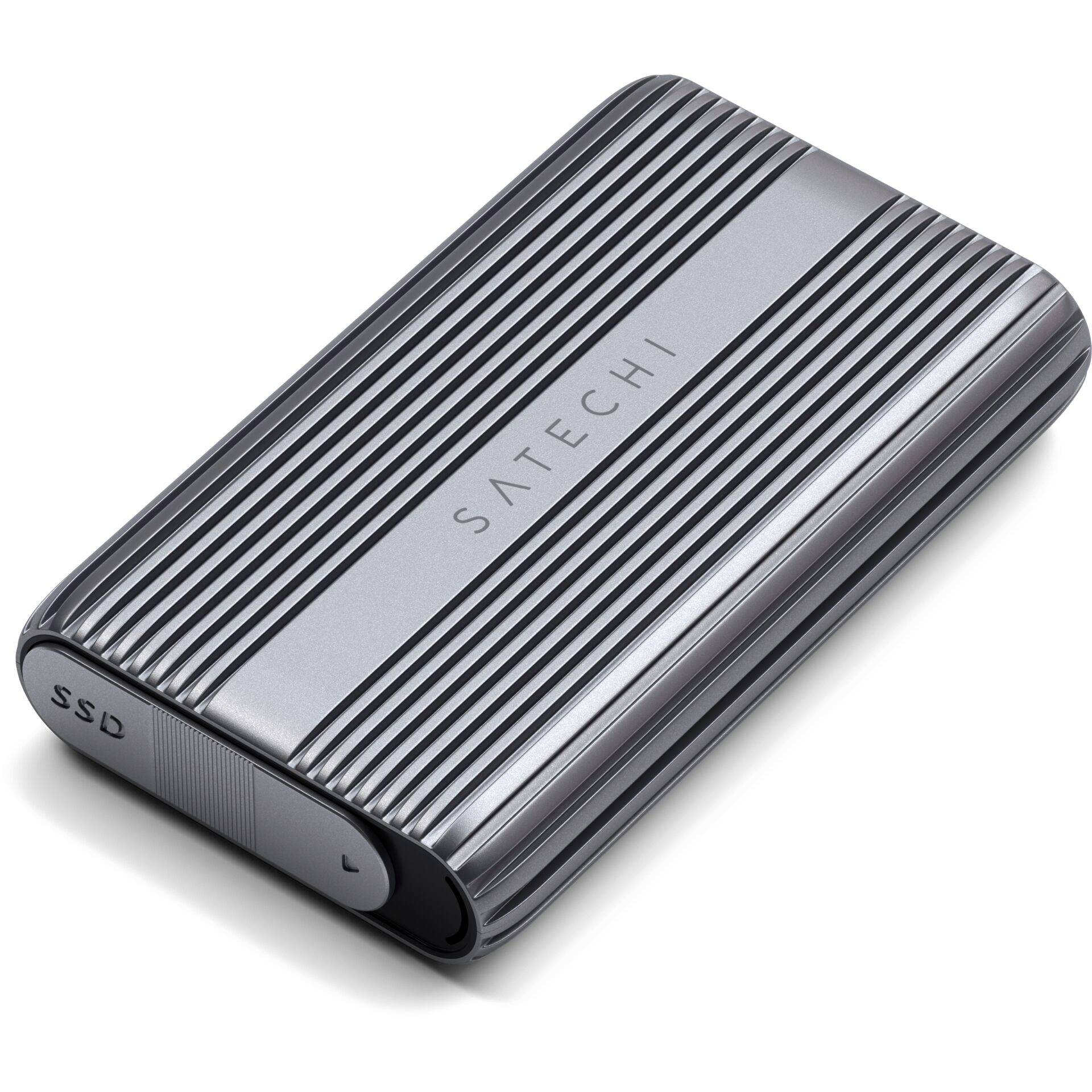 Prenosný SSD disk s robustným, rebrovaným krytom a nápisom 'SATECHI' na hornej strane.