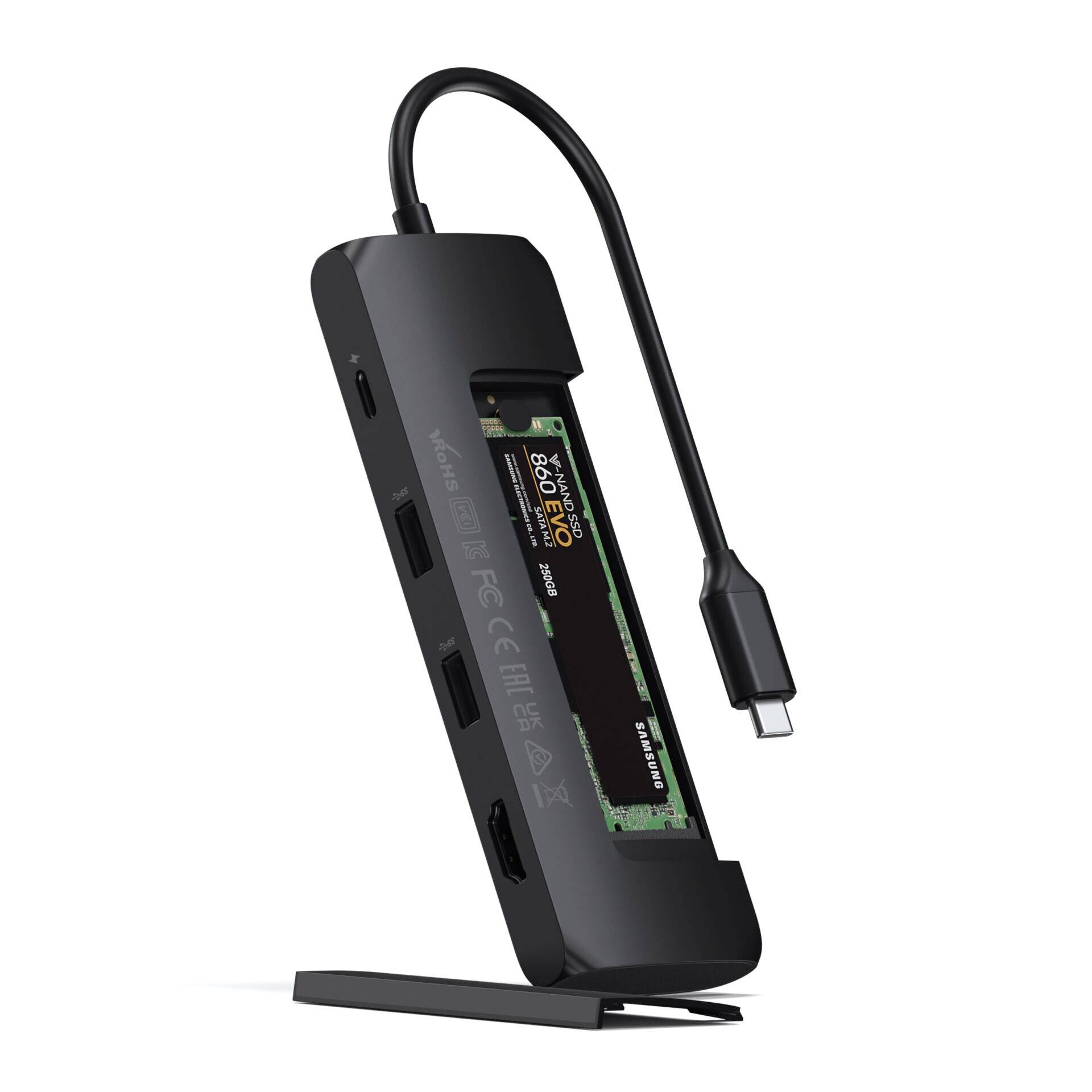 Čierny USB-C hub s viacerými portami vrátane USB-A a HDMI, so viditeľným interným NVMe úložiskom.