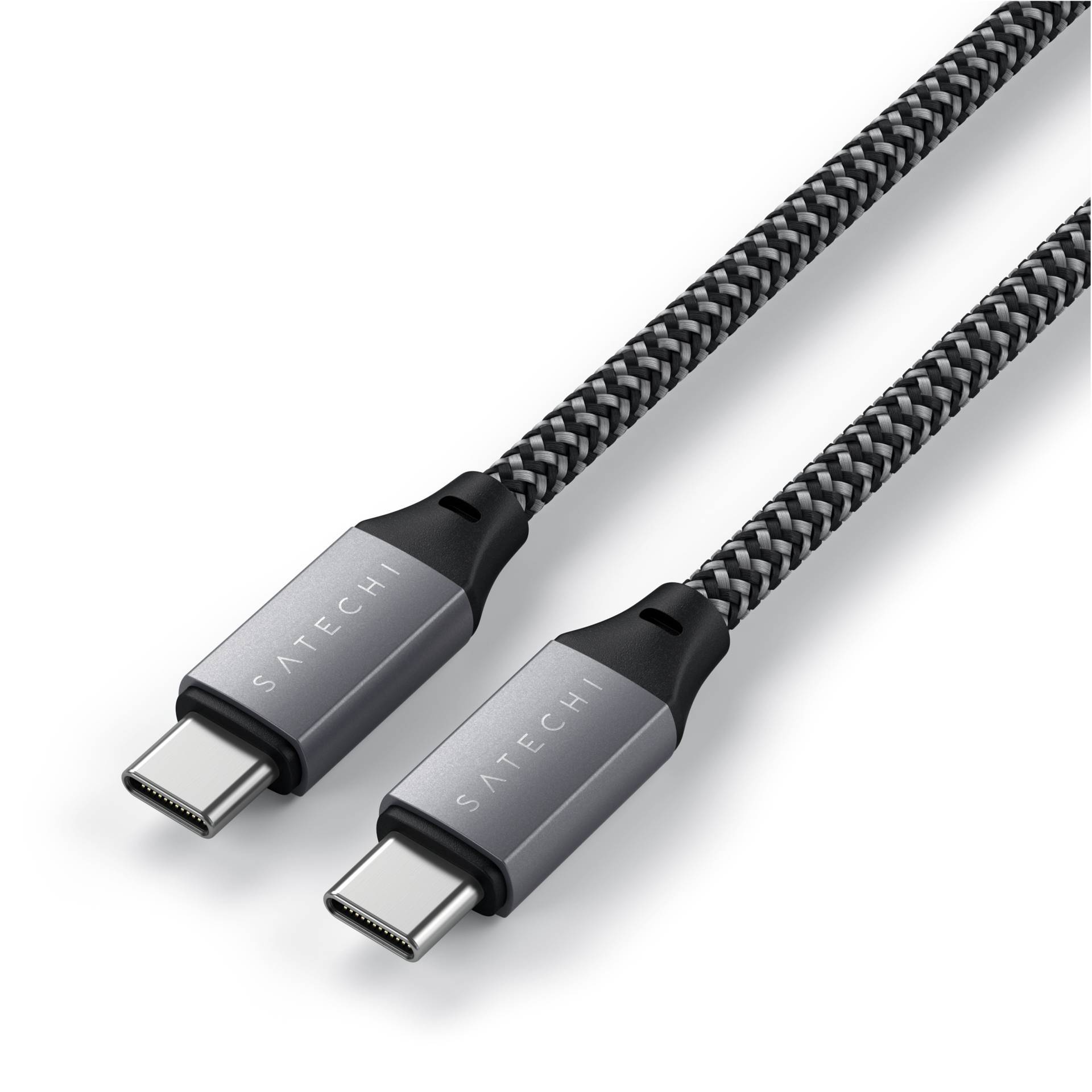 Opletený USB-C kábel od spoločnosti 'Satechi' s dvoma identickými konektormi. Vhodný na prenos dát a nabíjanie.