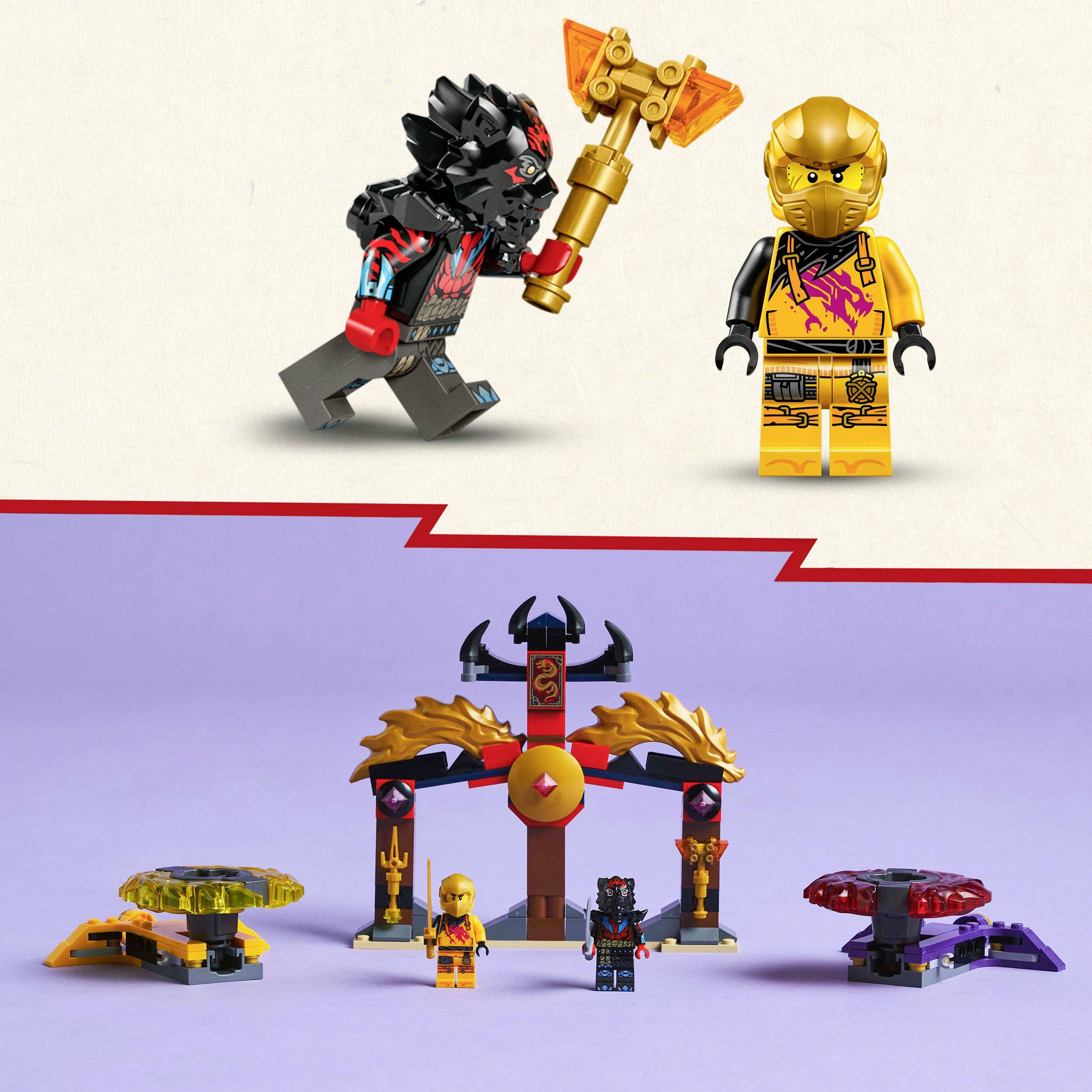 Dve figúrky Lego, jedna čierna s červeným kladivom a jedna žltá s emblémom draka, stoja na fialovom pódiu so zlatou bránou.
