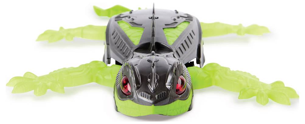 Hračkárska škatuľa pre 'HEXBUG Wall Crawler Gecko' so zeleným a čiernym modelom gekona a diaľkovým ovládačom. Vhodné pre deti od 4 rokov.